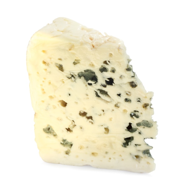 Porción de queso roquefort aislado
