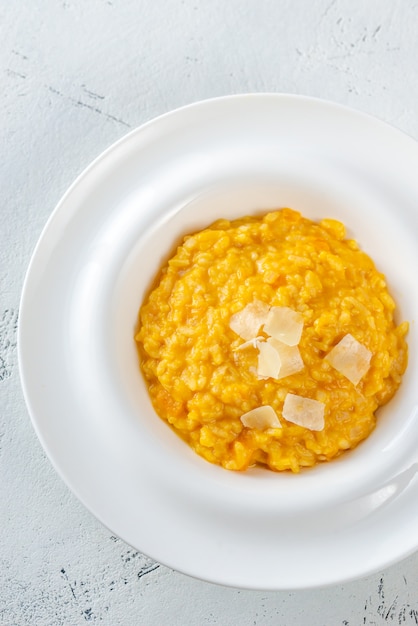 Porción de risotto de calabaza