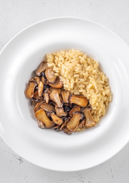 Porción de risotto con champiñones