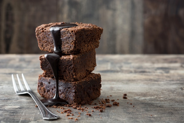 Porções de brownie de chocolate