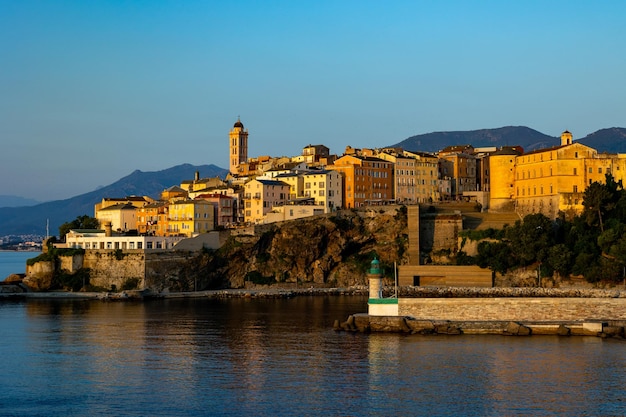 Port de Bastia, frança, ao pôr do sol, alavanca de soleil