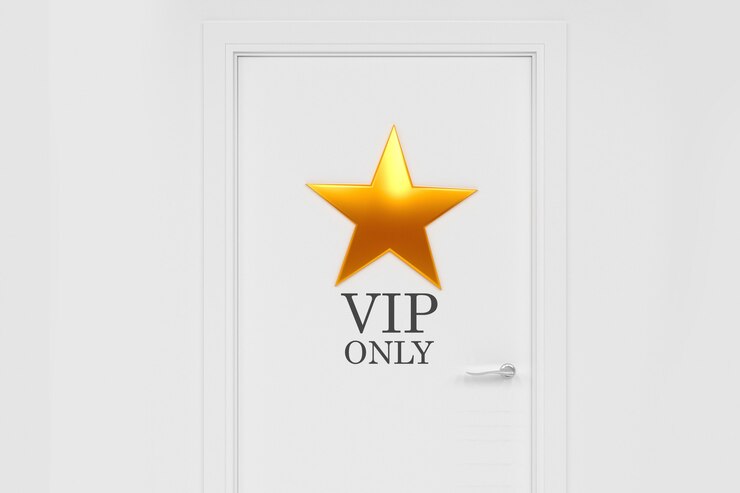 Foto porta branca com uma estrela de ouro. arte conceitual sobre o tema da celebridade
