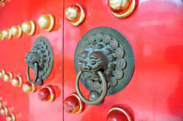 Porta chinesa vermelha em Hong Kong