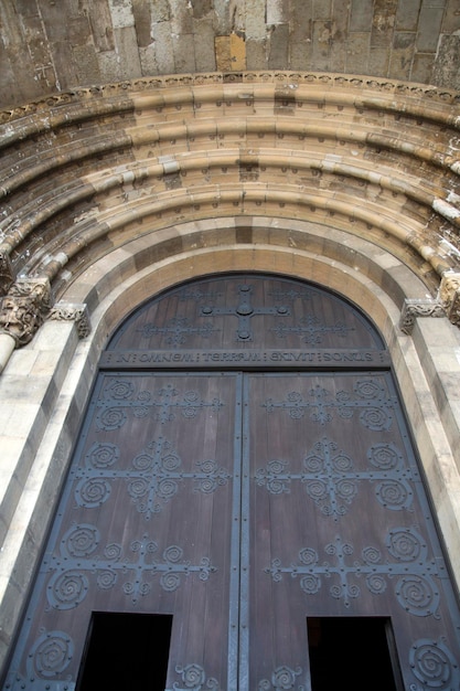 Porta da Catedral em Lisboa, Portugal