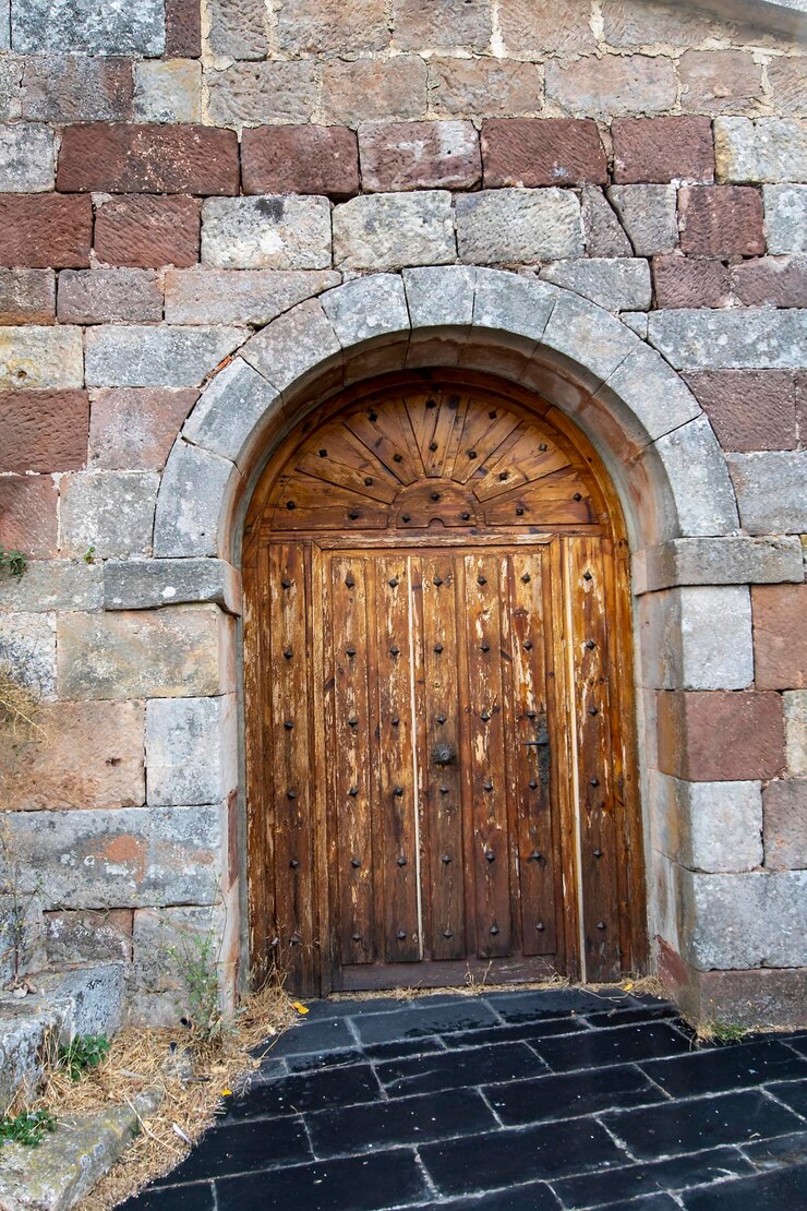 Foto porta da igreja de san miguel na cidade de susilla