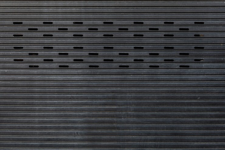 Foto porta de chapa de metal fechada