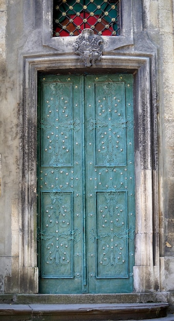 Porta de ferro com maçaneta, portas de igreja velhas de metal