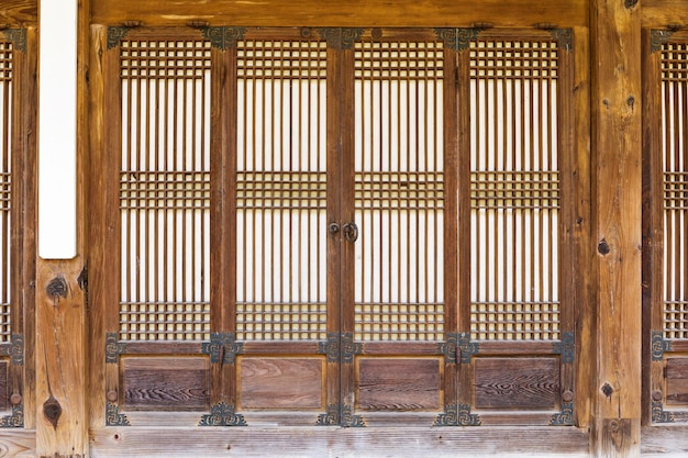 Foto porta de madeira tradicional