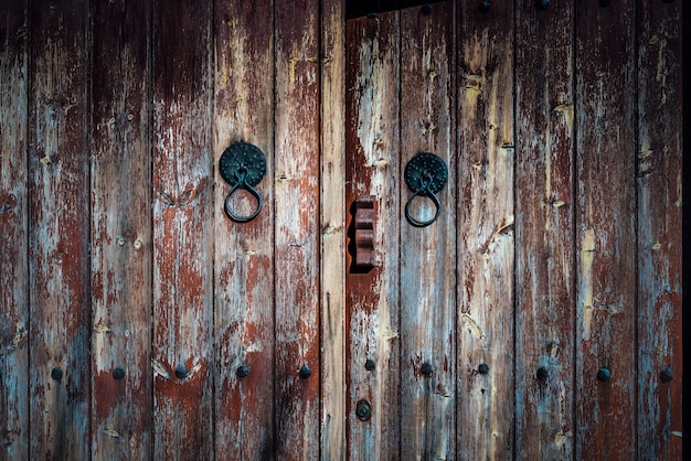 Porta de madeira velha