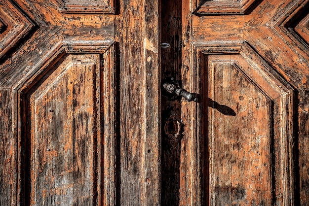 Porta de madeira velha