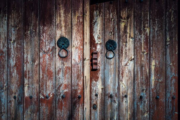 Porta de madeira velha