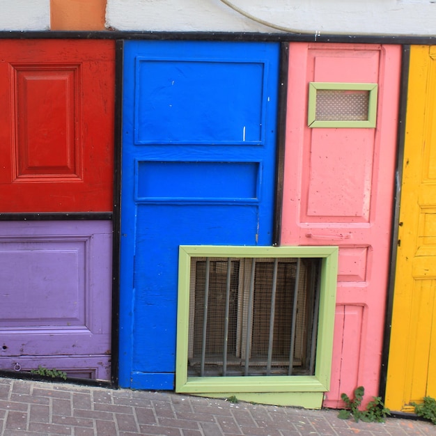 Porta do edifício fechada