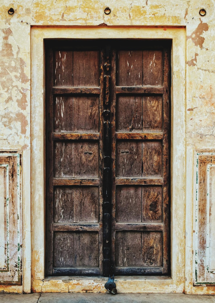 Foto porta fechada de um edifício antigo