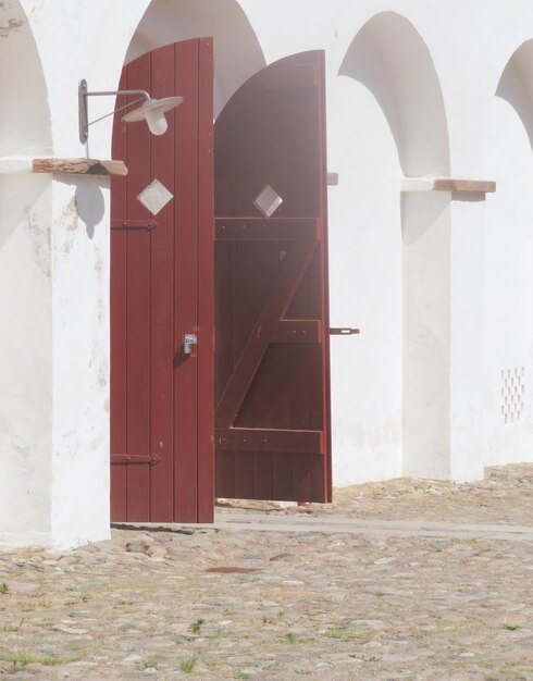 Foto porta fechada do edifício