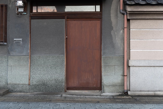 Porta fechada do edifício