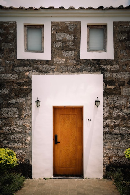 Porta fechada do edifício