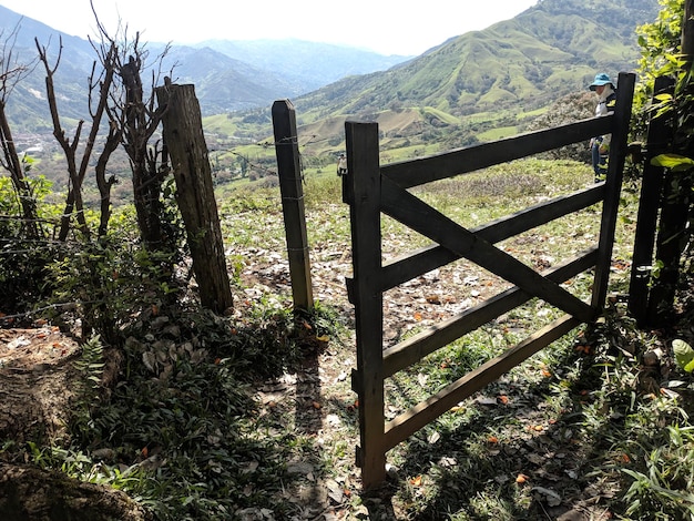 porta nas montanhas