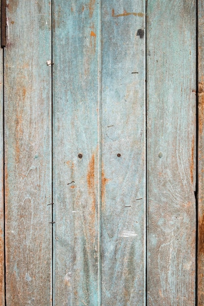 Porta velha áspera de madeira