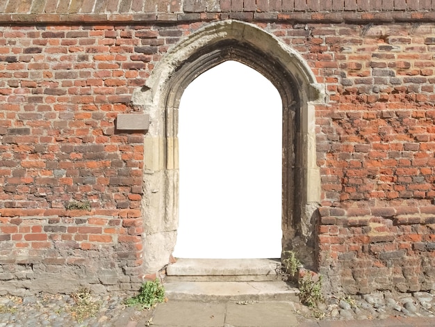 Porta velha com portão em branco vazio