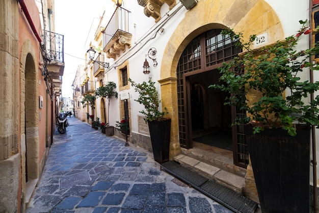 Portal del baño judío, ortigia,