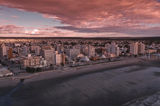 Portal de entrada a la ciudad de Puerto Madryn a la reserva natural Península Valdés, sitio del Patrimonio Mundial de la Patagonia Argentina