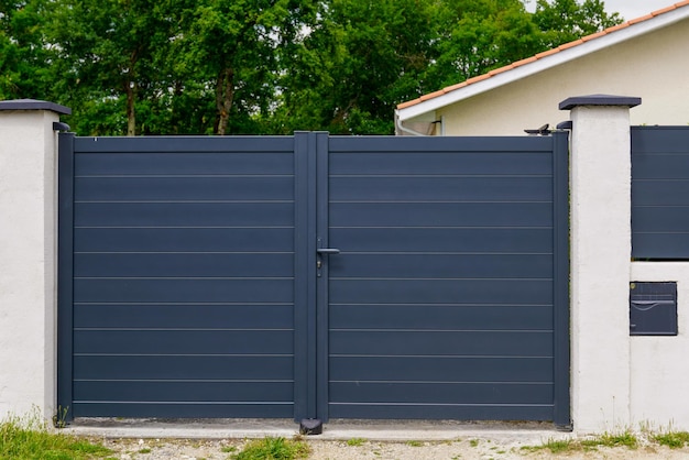 Portal Stahl Aluminium grau Metalltor moderne Haustür Gartenhaus