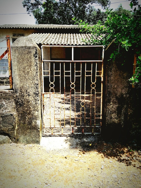 Foto portão com portão fechado