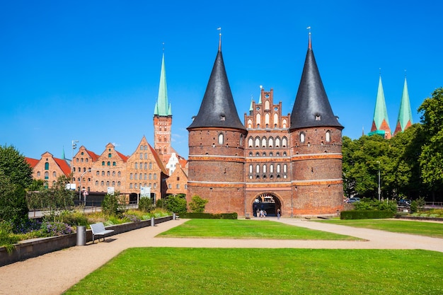 Portão da cidade de Holstentor em Lübeck