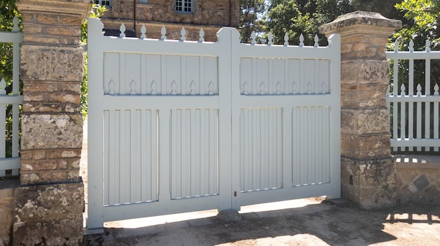 Portão de madeira retrô branco casa privada subúrbio jardim de madeira portal de acesso porta de casa