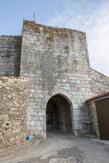 Portão e Muralha da Vila Monleon em Salamanca, Espanha