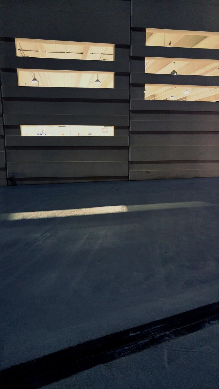 Foto portão fechado no estacionamento