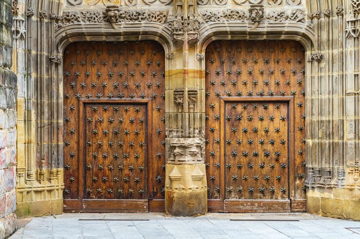 Foto portas antigas de madeira catedral de santiago bilbao espanha