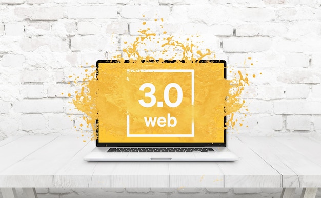 Portátil sobre la mesa del que sale el líquido amarillo como concepto Web 30