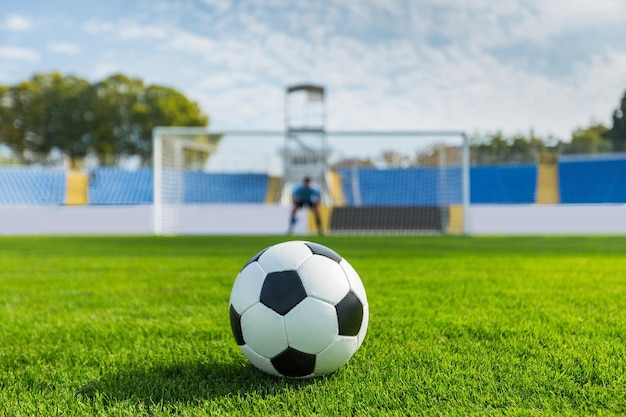 Portero de fútbol esperando un penalti