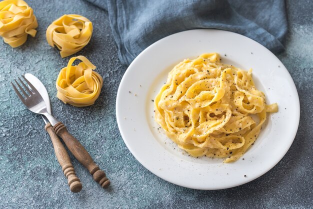 Portion Fettuccine Alfredo