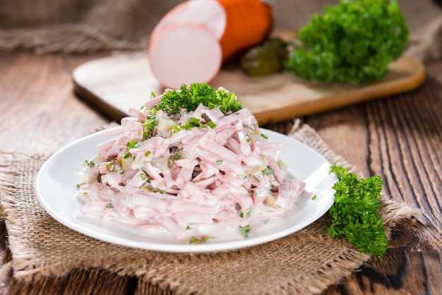 Portion Fleischsalat mit Mayonnaise