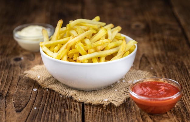 Portion frisch zubereitete Pommes Frites