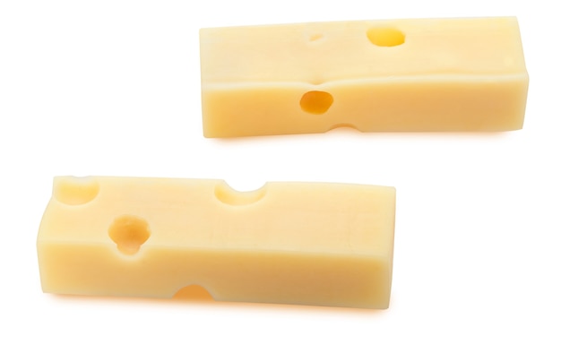 Portionen (Streifen) Emmentaler Schweizer Käse. Textur von Löchern und Alveolen. Auf weißem Hintergrund isoliert