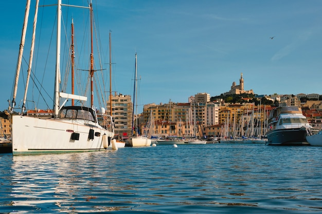 Porto antigo de Marselha com iates marseille frança