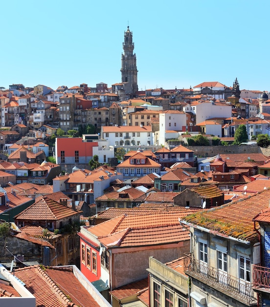 Porto City Top Stadtbild mit Clerigos hohen Glockenturm (Torre dos Clerigos), Potugal. Gebaut zwischen 1754 und 1763.