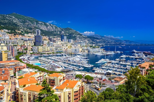 Porto com iates em La Condamine MonteCarlo Monaco Cote d'Azur Riviera Francesa