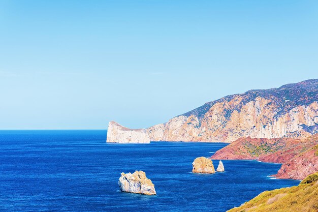 Porto Corallo en Nebida y el Mar Mediterráneo, Carbonia-Iglesias, Cerdeña en Italia