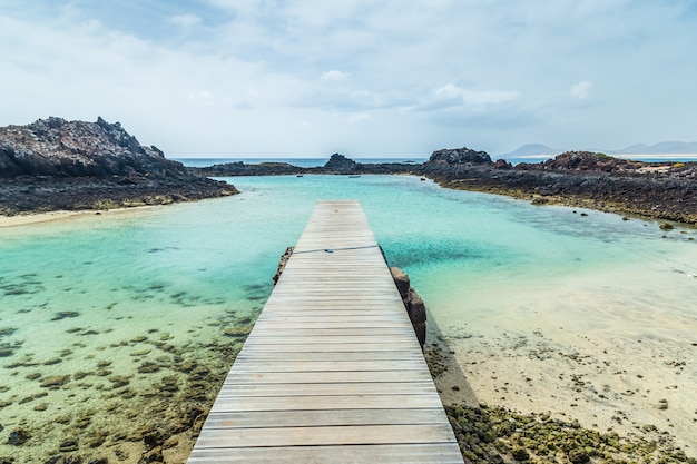 Porto da ilha de lobos, em Fuerteventura, Ilhas Canárias, Espanha. vista do mar vulcânica