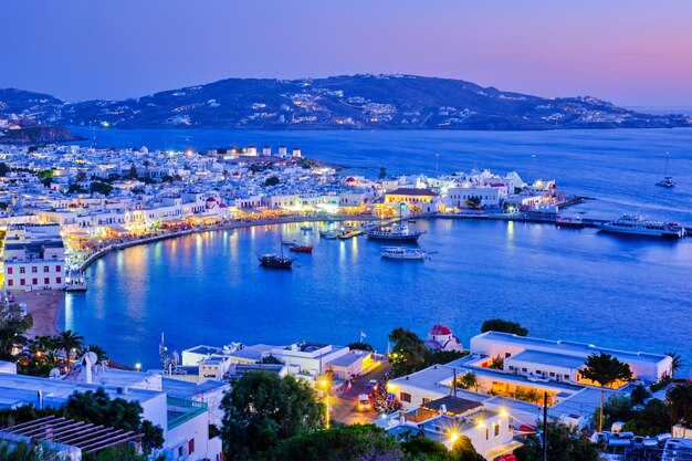 Porto da ilha de Mykonos com barcos Ilhas Cíclades Grécia