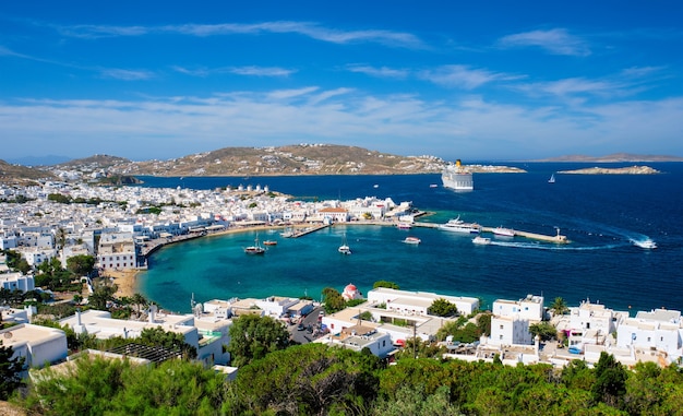 Porto da ilha de Mykonos com barcos ilhas cíclades grécia