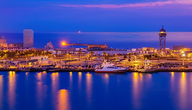 porto de Barcelona durante a noite Espanha