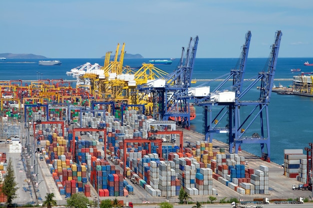 Foto porto de contêineres comerciais na tailândia