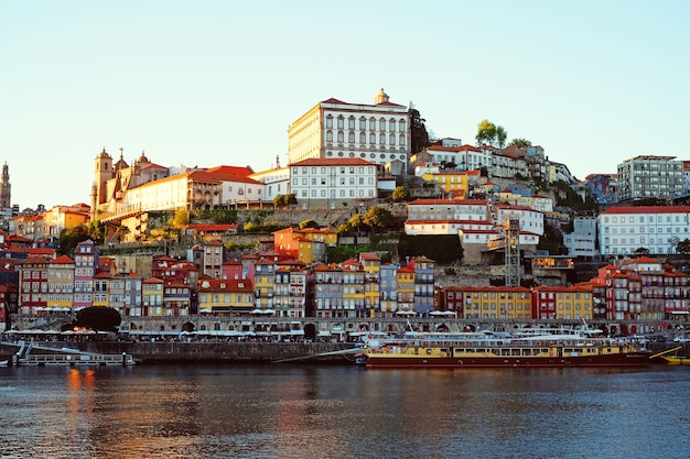 Foto porto, portugal cidade velha no rio douro.