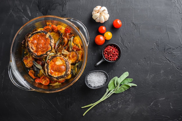 Portobello-Pilze, mit Zutaten gebacken