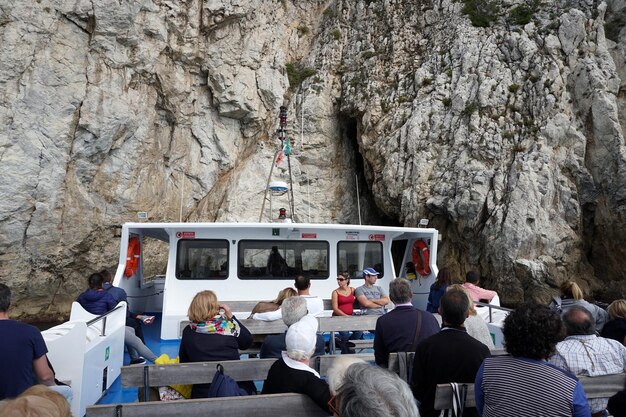 PORTOVENERE, ITALIEN - 24. SEPTEMBER 2017 - viele Touristen im malerischen italienischen Dorf